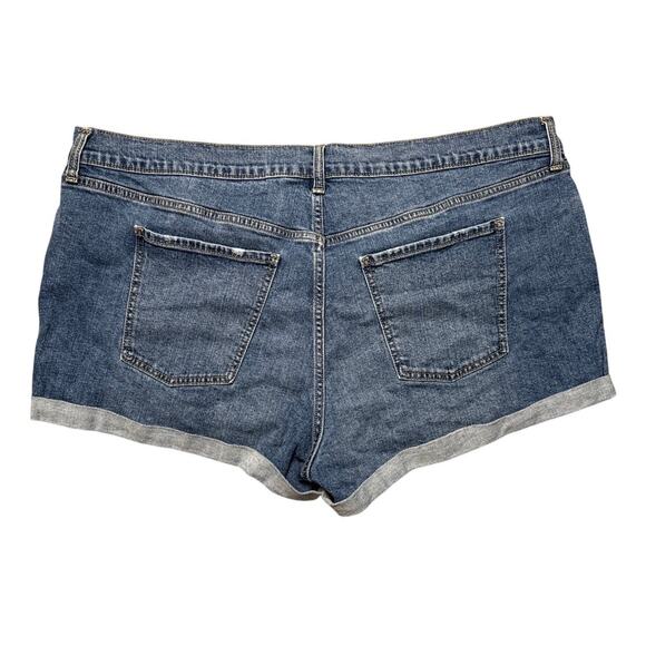 Old Navy Plus Distressed Mid-Rise‎ Boyfriend Medium Wash Shorts Size 22 - Picture 3 of 7